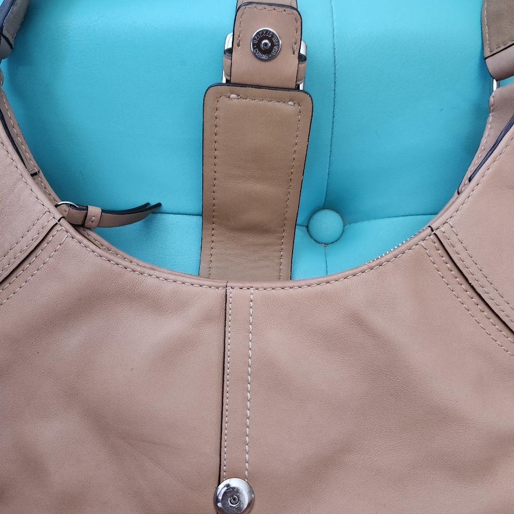 Coach Hamptons Big Buckle Medium Beige Leather Hobo F11197 - Picture 3 of 16